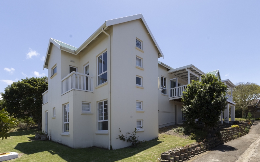 5 Bedroom Property for Sale in Kleinemonde Eastern Cape